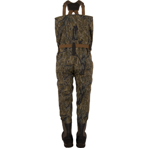 BMF1600 Kevlar Wader with Primaloft, featuring camouflage pattern, adjustable straps, integrated boot, and stitchless construction, designed for durability in hunting and fishing activities.