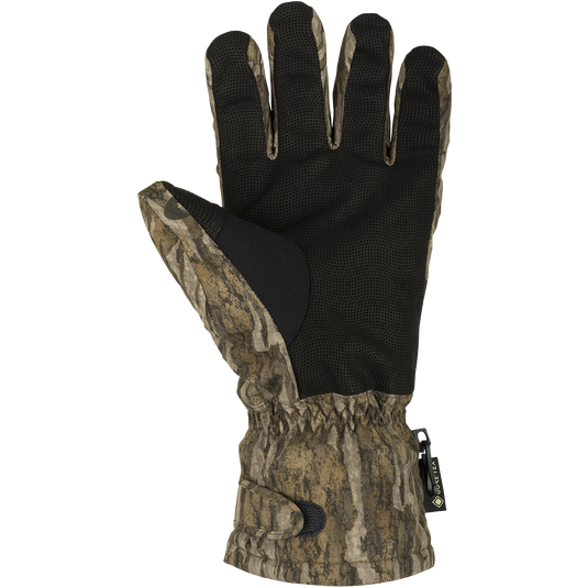 Non-Typical Refuge HS Gore-Tex Glove 2.0, showing waterproof fabric, leather palm, wrist cinch, and zippered pocket, designed for warmth and functionality in hunting.