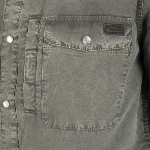 Close-up of the Cinco Ranch Western Acid Washed Short Sleeve Shirt highlighting the pocket, faux pearl snaps, and grey fabric texture.