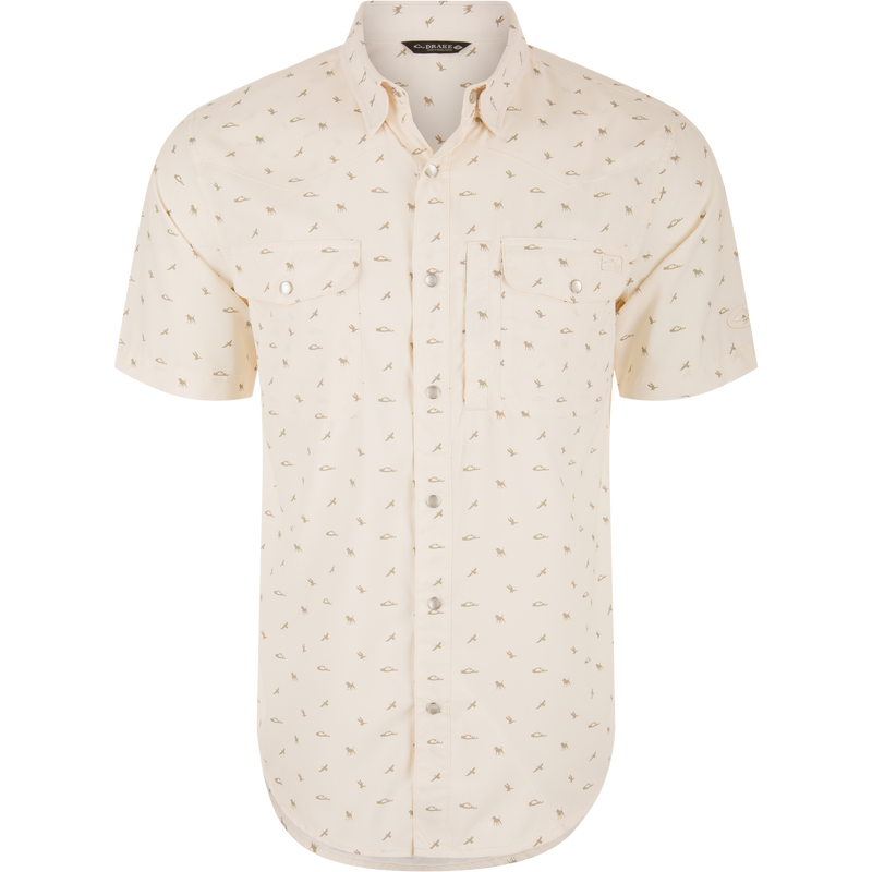 Cinco Ranch Western Short Sleeve Shirt with outdoor motif print, snap-front, chest pockets, and vented back, ideal for versatile wear, embodying Purewhitelaneshop's hunting-inspired design.