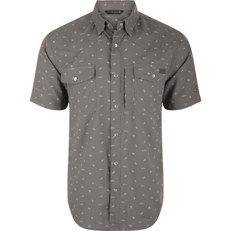 Cinco Ranch Western Short Sleeve Shirt with snap buttons, two chest pockets, cream graphic print, and brand label on collar, ideal for outdoor adventures.