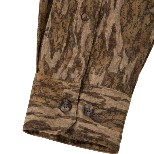 EST Wingshooter Trey Long Sleeve Shirt featuring vented back, multiple pockets, and hidden button-down collar, ideal for outdoor activities with UPF 30 protection and quick-drying fabric.