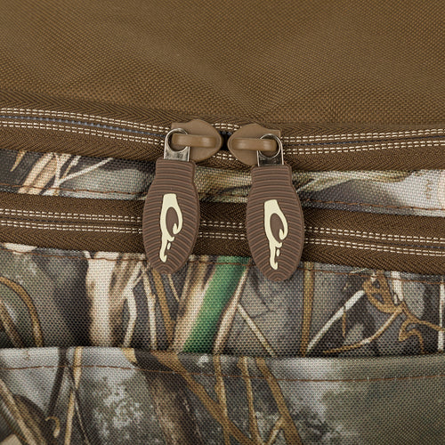 A close-up of the improved zipper on the Shoulder Bag 2.0, a rugged and organized hunting gear accessory with 650 cubic inches of storage.