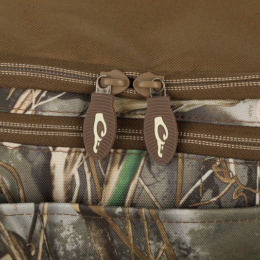A close-up of the improved zipper on the Shoulder Bag 2.0, a rugged and organized hunting gear accessory with 650 cubic inches of storage.