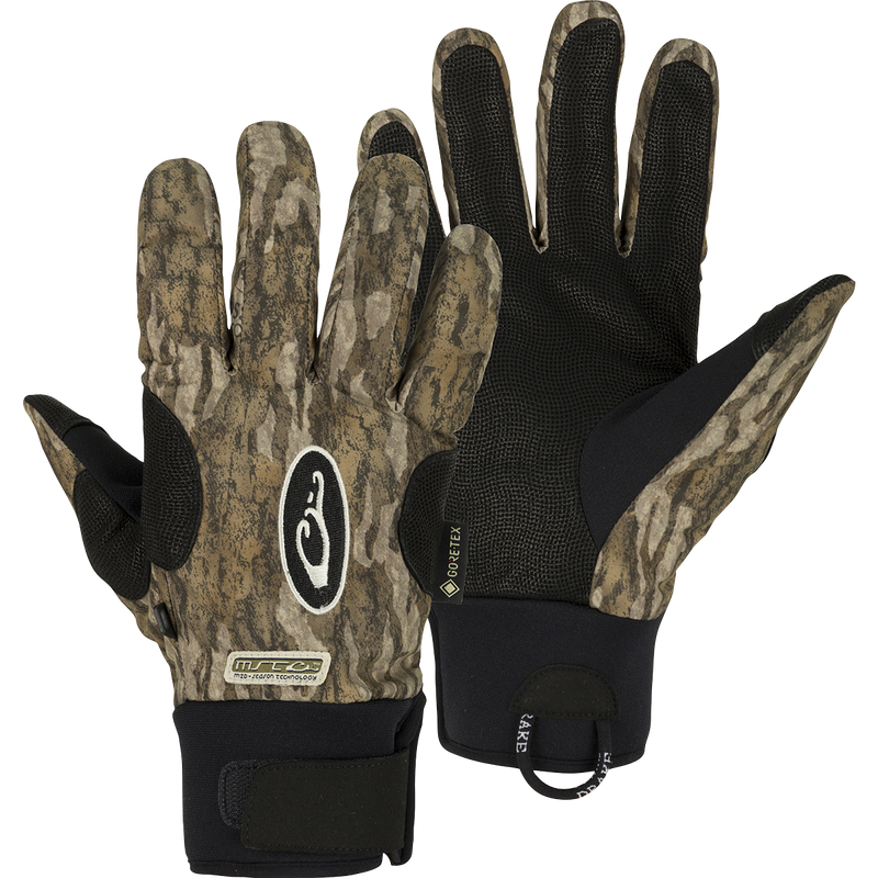 MST Refuge HS GORE-TEX Gloves: A close-up of gloves with a logo and a bag, designed for in-between seasons. Waterproof/breathable protection for effective field use.