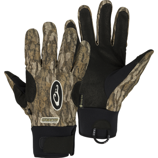 MST Refuge HS GORE-TEX Gloves: A close-up of gloves with a logo and a bag, designed for in-between seasons. Waterproof/breathable protection for effective field use.