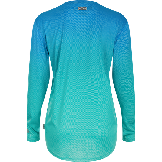 A lightweight, high-performance crew shirt for women with a unique Ombre Dot pattern and built-in cooling technology. Perfect for outdoor activities.